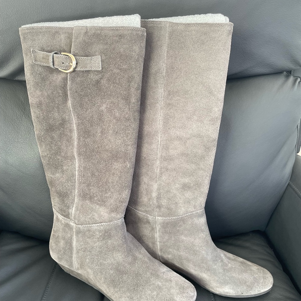 Steve Madden size 8 Gray Suede Knee-High Boots brand new